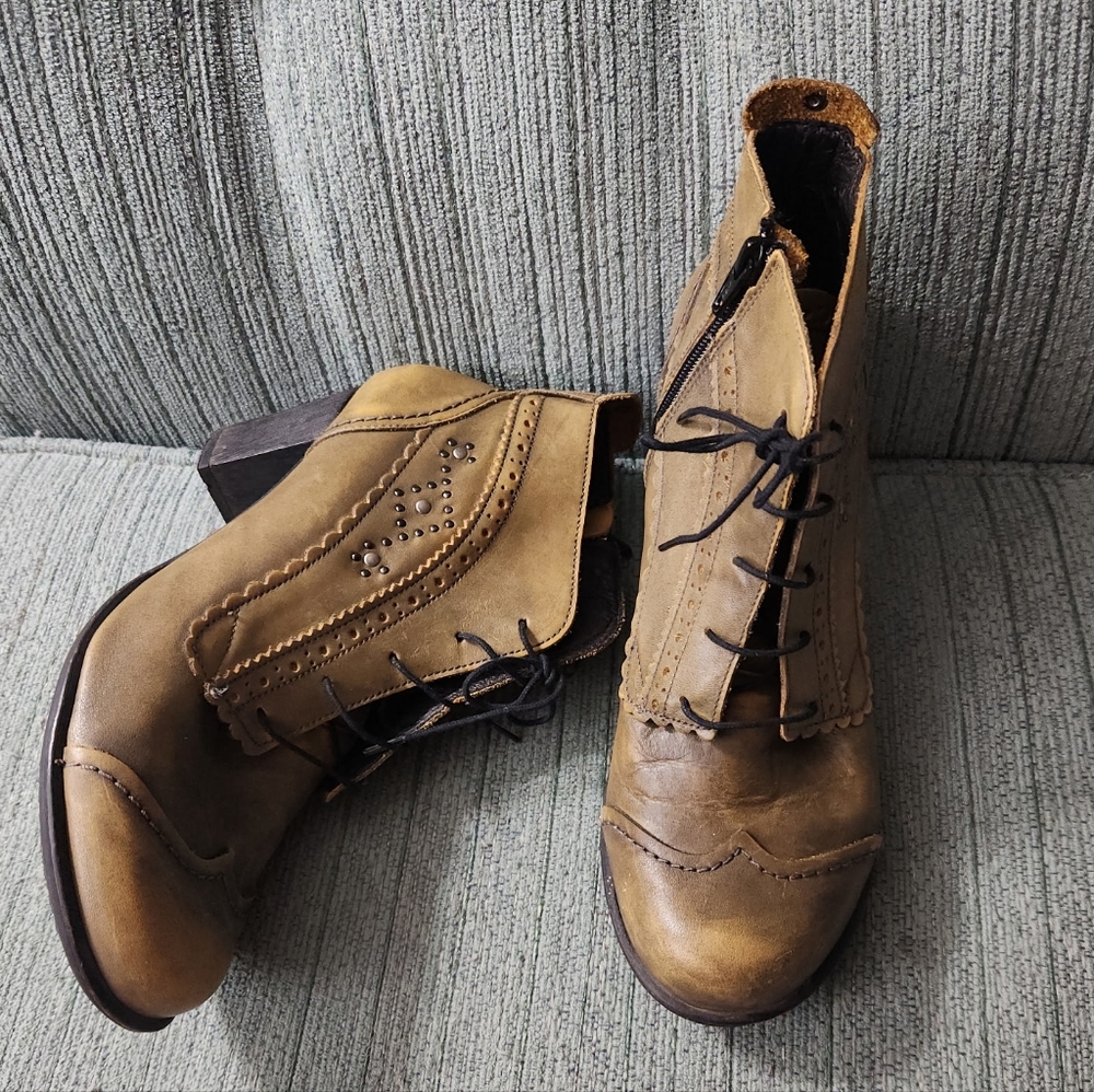 Dkode Wingtip Khaki Ankle Boots